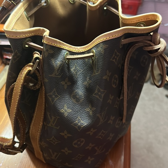 Louis Vuitton bucket bag - Picture 9 of 9